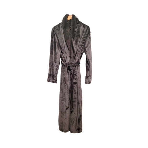 Robe - Picture 3 of 5